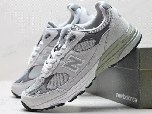 New Balance MR993