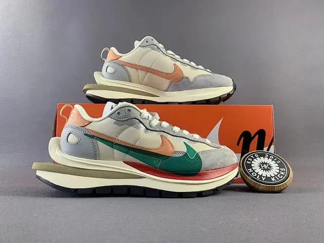 NIike Sacai