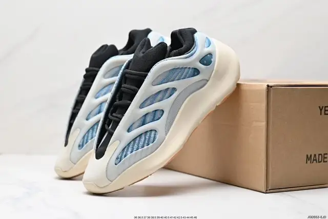 Adidas Yeezy 700